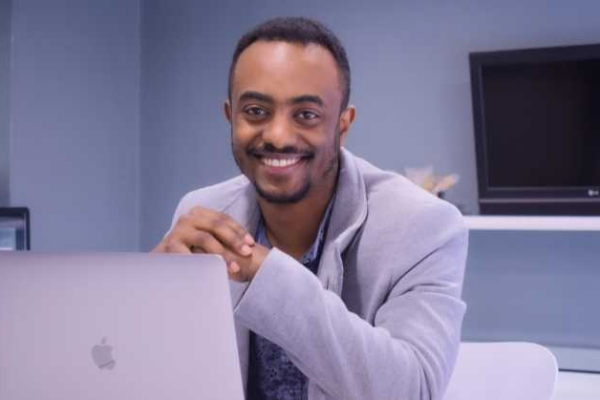 Dawit Abraham conçoit et développe des jeux mobiles 100 % africains