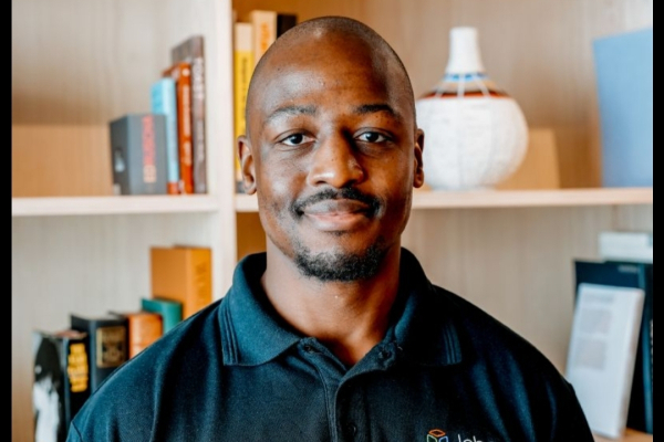 Sbusiso Buna Helps Graduates Quickly Land Their First Jobs