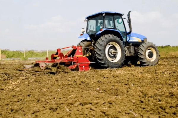 ghana-trotro-tractor-connecte-les-paysans-aux-proprietaires-de-machines-agricoles